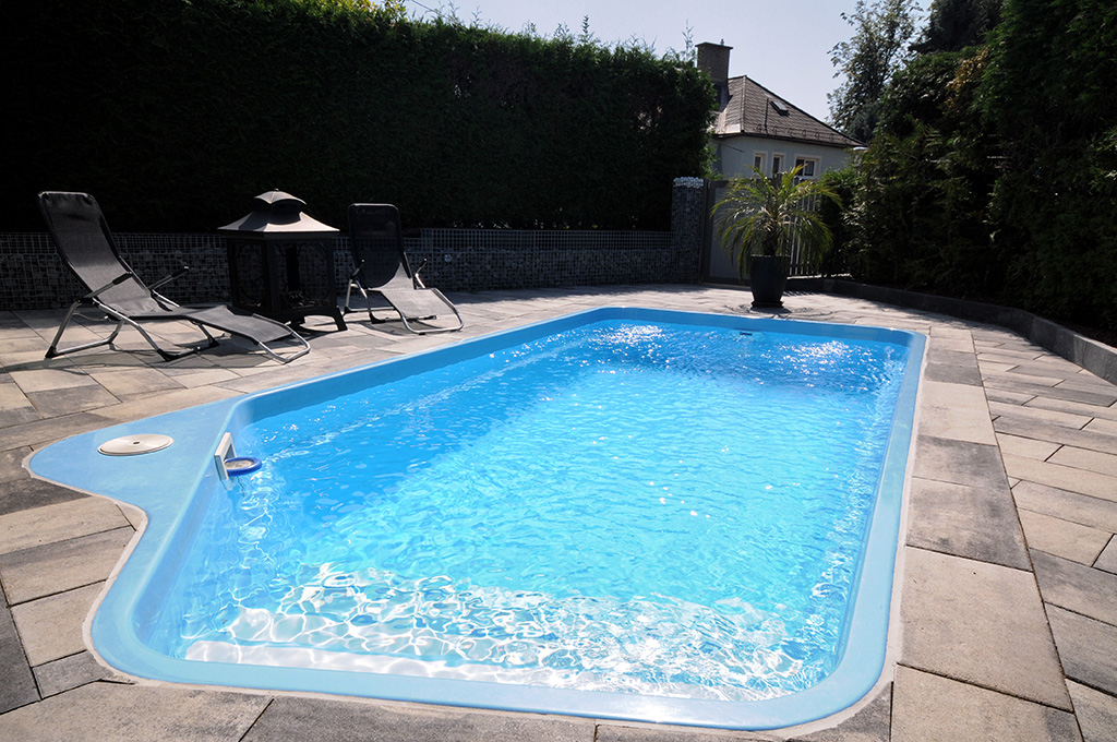 Installation de piscine coque par un pisciniste près de Colmar et Sélestat Barr